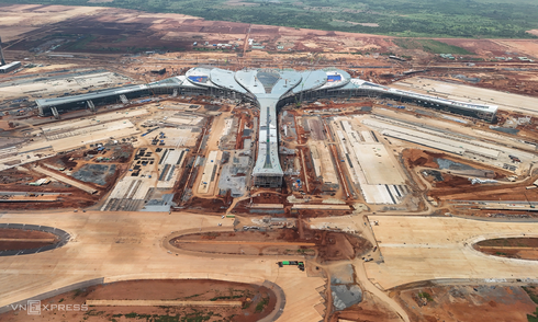 Prime minister pushes for early completion of Long Thanh airport