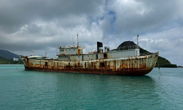 Abandoned ship proposed as dive site in Con Dao