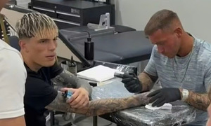 Garnacho pictured with vape while getting a tattoo