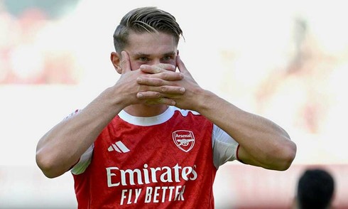 Arsenal's title hopes doubted by premier league legends