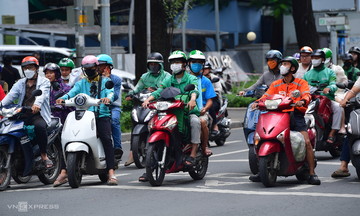 Ho Chi Minh City needs infrastructure before restricting gasoline vehicles, experts say