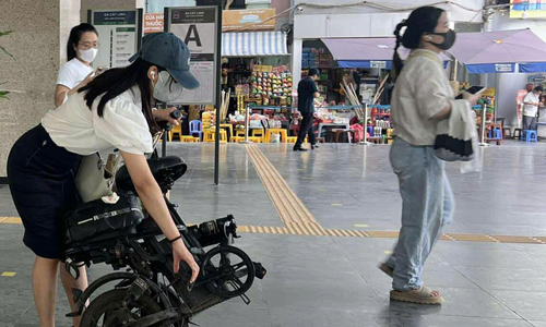 Hanoi Metro discourages bringing lithium-ion battery-powered folding bikes on trains