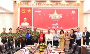 Vietcombank supports 'Forward Vietnam' program