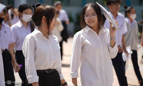 Khanh Hoa students to wear standard uniforms