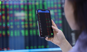 Nhiều cổ phiếu chưa 'về bờ' dù chứng khoán cao kỷ lục
