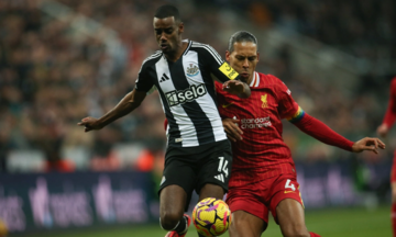 Carragher: 'Liverpool không dễ vô địch ngay cả khi có Isak'