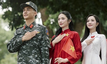 Thiếu úy cảnh vệ gây sốt bên top 3 Hoa hậu Việt Nam