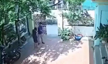 Thầy giáo tới nhà tát học sinh