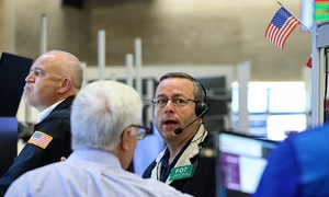 US stocks hit record high on Fed rate cut prospects