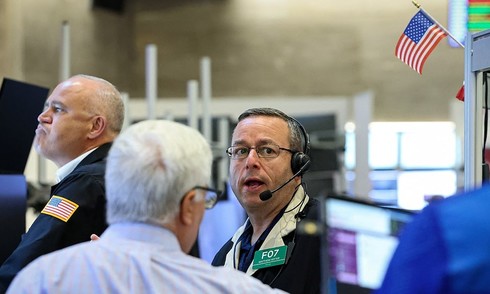 US stocks hit record high on Fed rate cut prospects