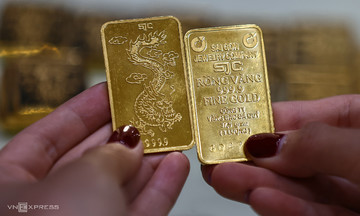 Vàng miếng lên gần 125 triệu đồng một lượng