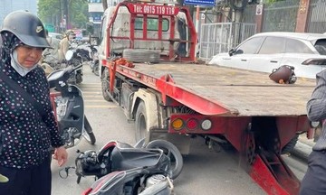 Nam thanh niên tử vong khi tông vào xe cứu hộ đỗ ven đường