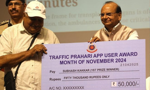 Delhi citizens rewarded for reporting traffic violations via app