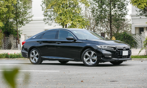 Doanh số sedan cỡ D tháng 7 - Accord tăng, Camry giảm