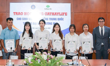Cathay Life trao học bổng cho sinh viên Hà Nội