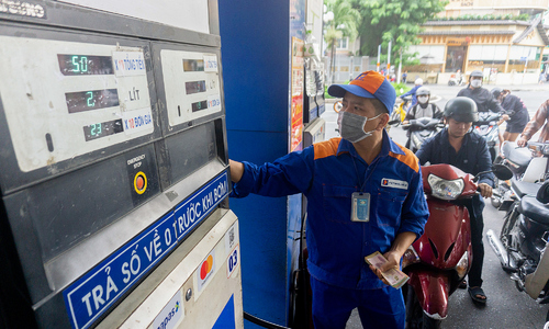 Gas prices fall below 20,000 dong per liter