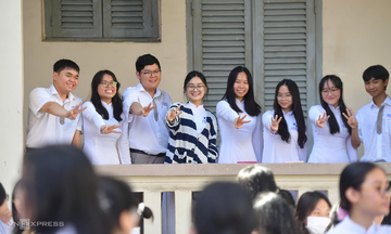 Ho Chi Minh City students return to school from 20/8