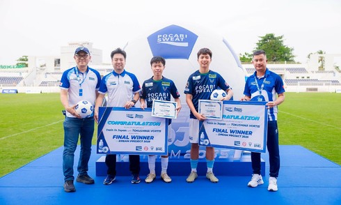 Two Vietnamese teens win football training in Japan