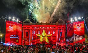 Art performance relives Hanoi's historical moments