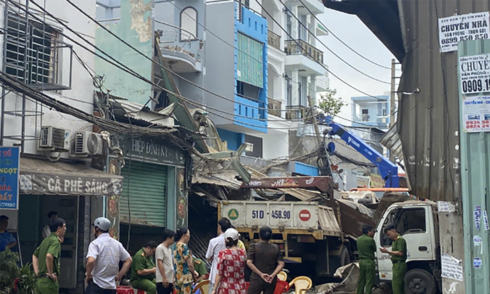 Boiler explosion collapses walls of two houses in Ho Chi Minh City