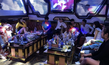 Ba cựu công an ra toà vì 'tha' 4 người dùng ma tuý trong quán karaoke