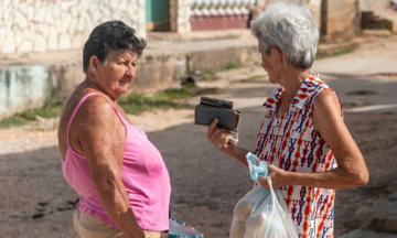 Người Cuba nỗ lực vượt qua tình cảnh thiếu điện