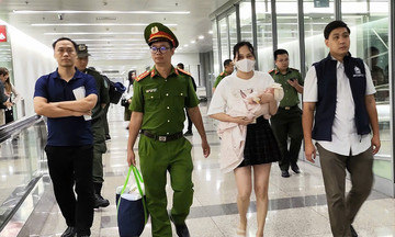Vợ 'Mr Hunter' Lê Khắc Ngọ bị dẫn giải về Việt Nam