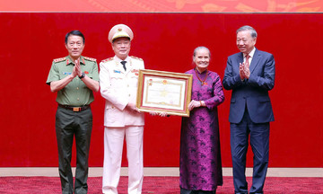 Truy tặng danh hiệu Anh hùng lực lượng vũ trang nhân dân với cố Bộ trưởng Lê Minh Hương