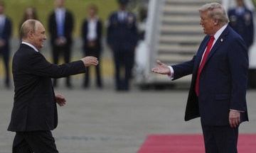 Màn chào đón nồng nhiệt ông Trump dành cho ông Putin tại Alaska