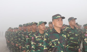 Quân đội Lào đến Việt Nam tham gia diễu binh