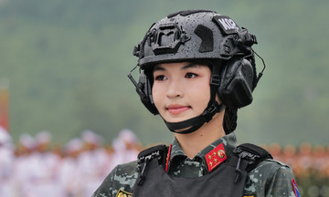 Các khối nữ quân nhân trên đường tổng duyệt