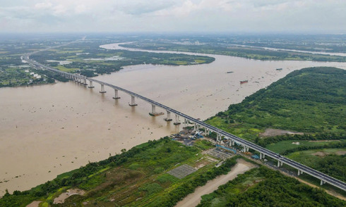 Nhon Trach bridge access restricted for several vehicle types