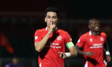 Tiến Linh lập công giúp Công an TP HCM hạ Hà Nội FC