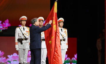 Công an nhân dân nhận Huân chương Sao Vàng lần thứ 5