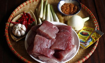 Thịt lợn có kị tỏi?