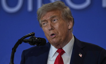 Ông Trump đổi lập trường, bỏ yêu cầu về lệnh ngừng bắn ở Ukraine