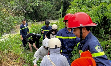 4 nữ sinh mắc kẹt khi đi chơi suối ở đèo Bảo Lộc