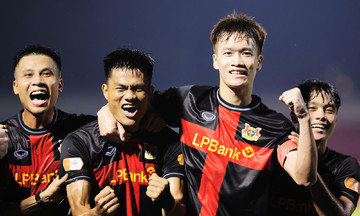 Hai tân binh cùng gây sốc trận ra quân V-League