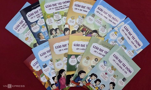 First finance textbook series for grades 1-12 launched in Vietnam