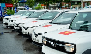 100,000 VinFast cars to display national flag decals for National Day