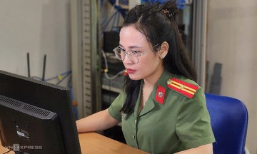 Những đêm trắng bên ô cửa sổ sáng đèn của nữ thiếu tá lập trình