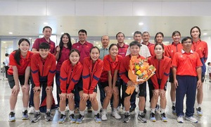 Vietnam's U21 volleyball team returns home