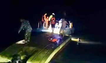 Lật bè vì giông lốc, hai người tử vong