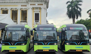 Khai trương tuyến buýt điện du lịch ở trung tâm Hà Nội