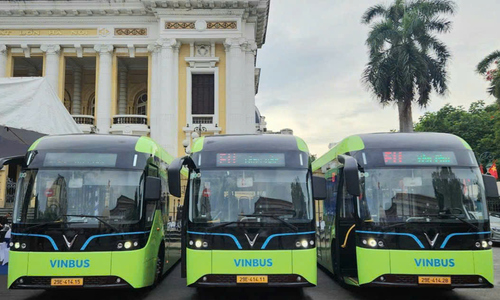 Hanoi launches free electric bus route in city center