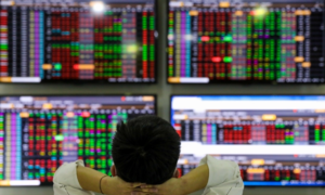 Foreign investors net sell over 23 trillion VND since early august