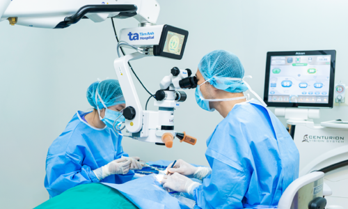 Cataract surgery for a woman with allergies