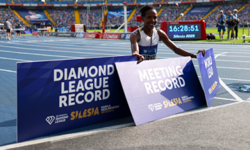 Kipyegon thiếu 1 giây để phá kỷ lục thế giới chạy 3.000m