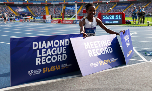 Kipyegon thiếu 1 giây để phá kỷ lục thế giới chạy 3.000m