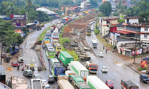 Indian court questions toll fees during 12-hour traffic jam